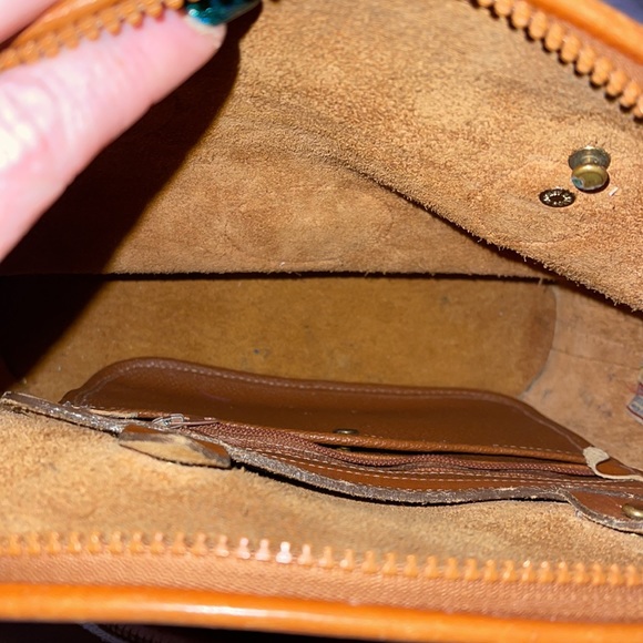 Vintage Dooney & Bourke all weather leather tan Norfolk bag. - Picture 3 of 10